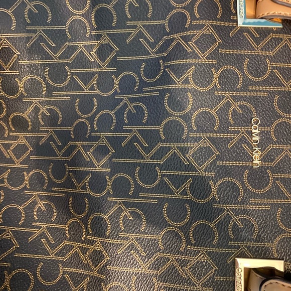 Calvin Klein purse , never worn , popped tags off - Picture 4 of 5